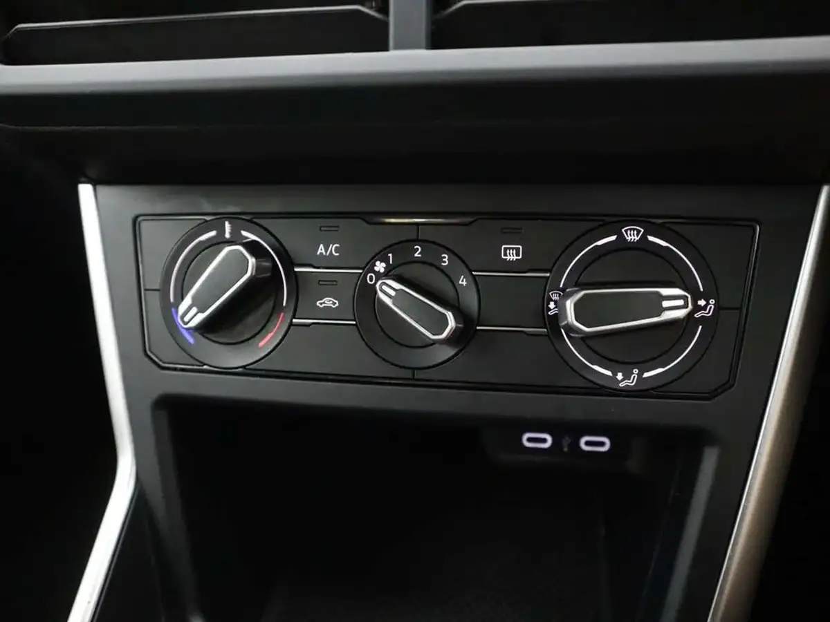 2022-volkswagen-polo-10-life-big-26
