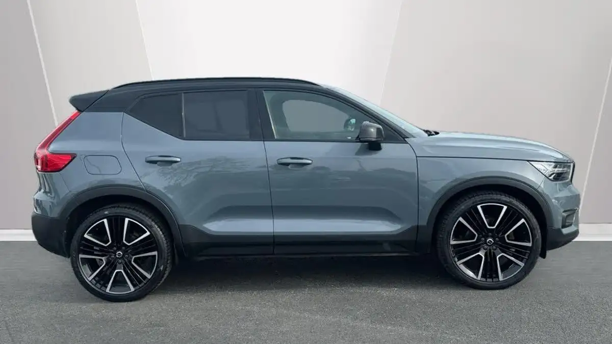 2020-volvo-xc40-20td-d4-r-design-big-2