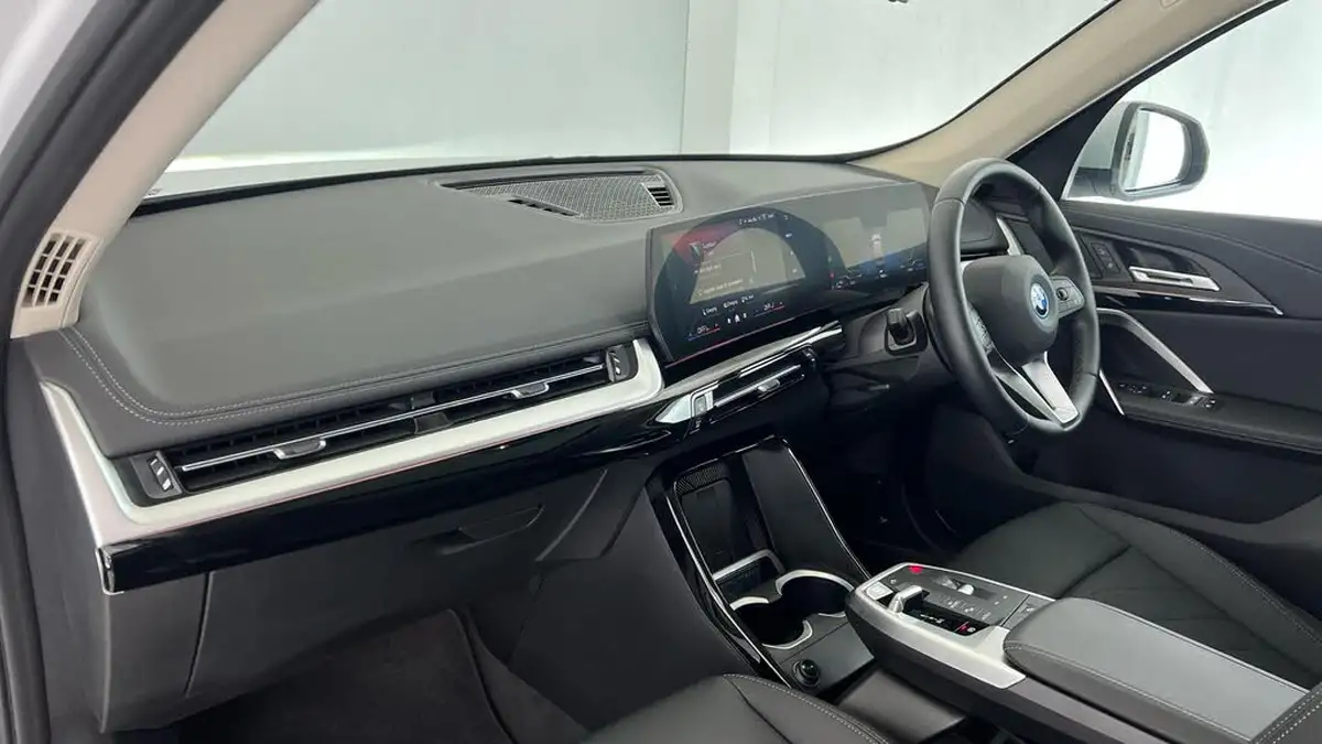2024-bmw-x1-15-xdrive30e-xline-big-6