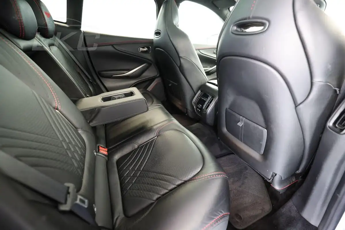 2020-aston-martin-dbx-40-v8-big-44