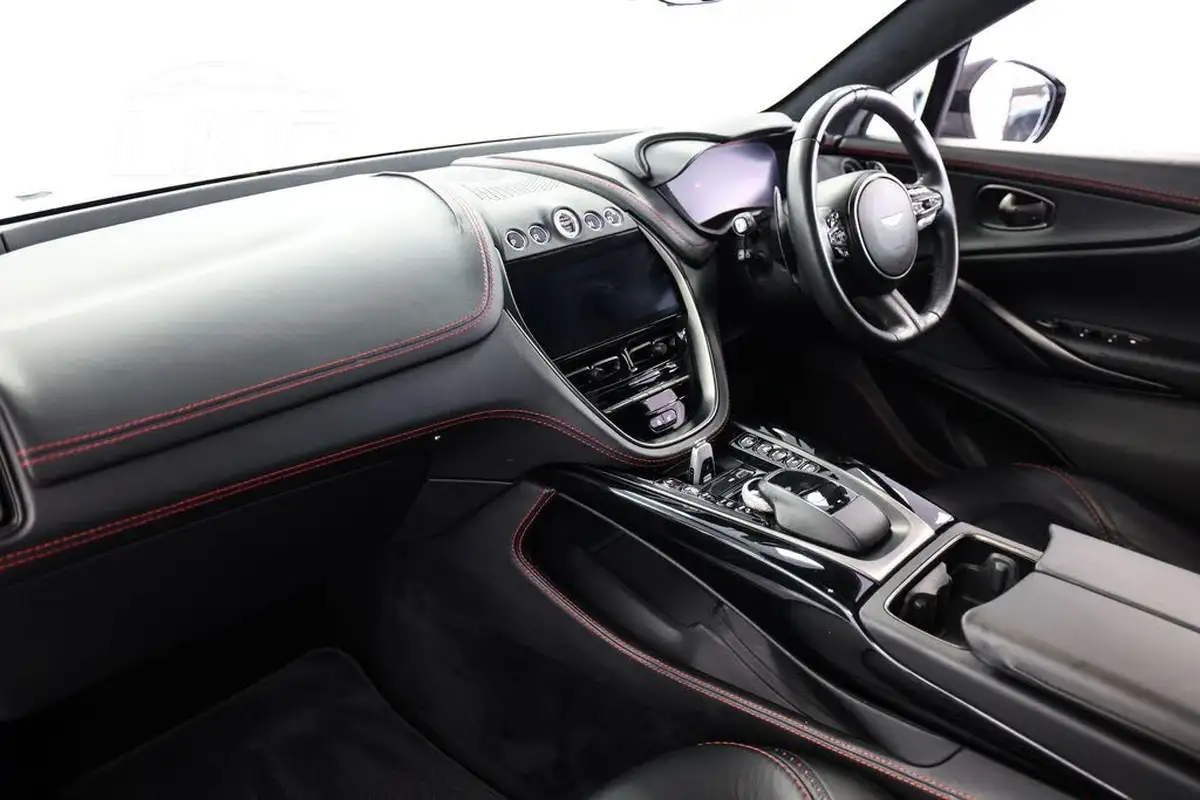 2020-aston-martin-dbx-40-v8-big-40