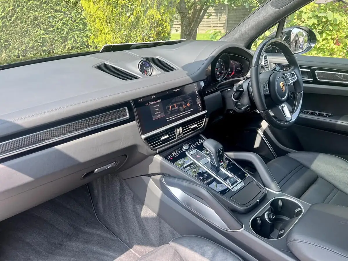 2020-porsche-cayenne-40-v8-turbo-station-wagon-big-12