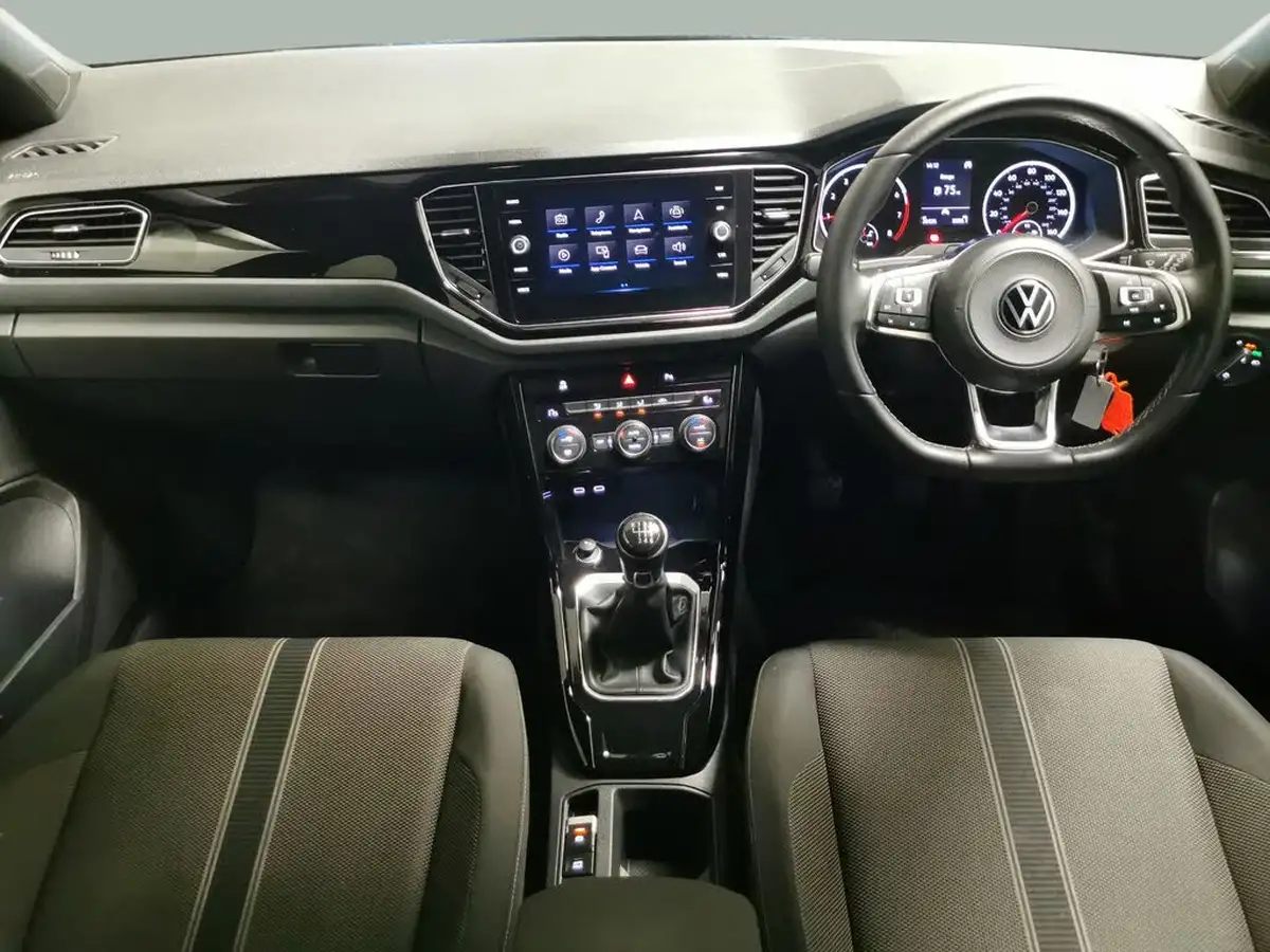 2021-volkswagen-t-roc-15-tsi-black-edition-big-2