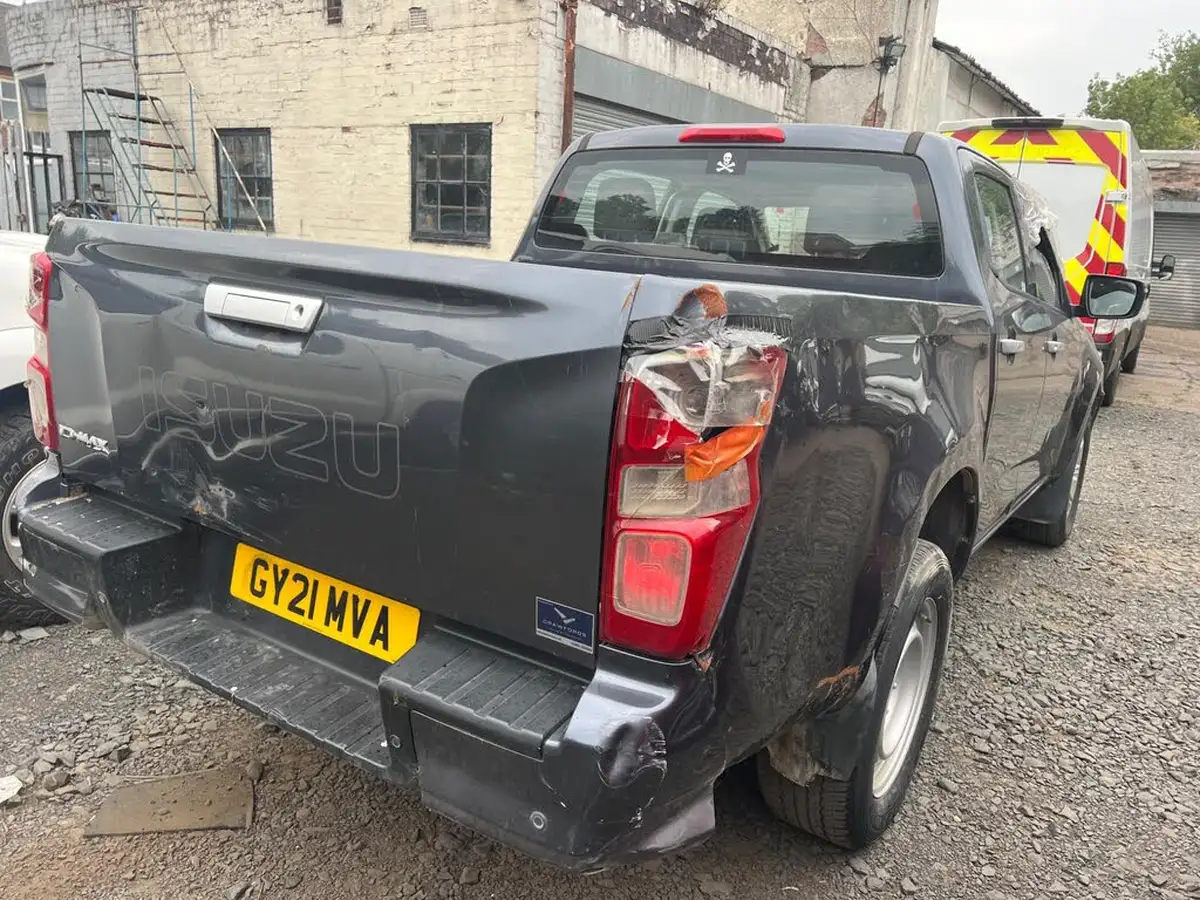 2021-isuzu-d-max-19td-dl20-double-pickup-big-2