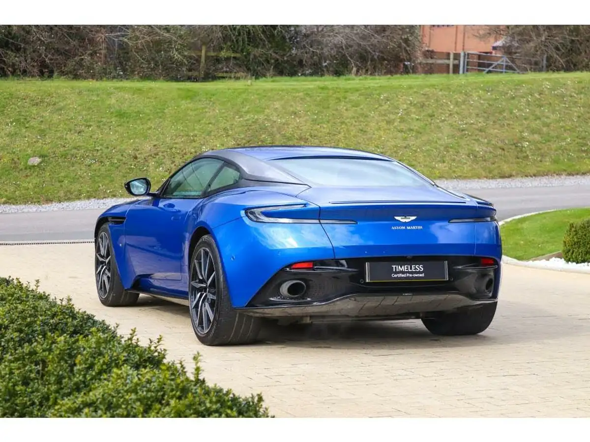 2017-aston-martin-db11-52-v12-big-15