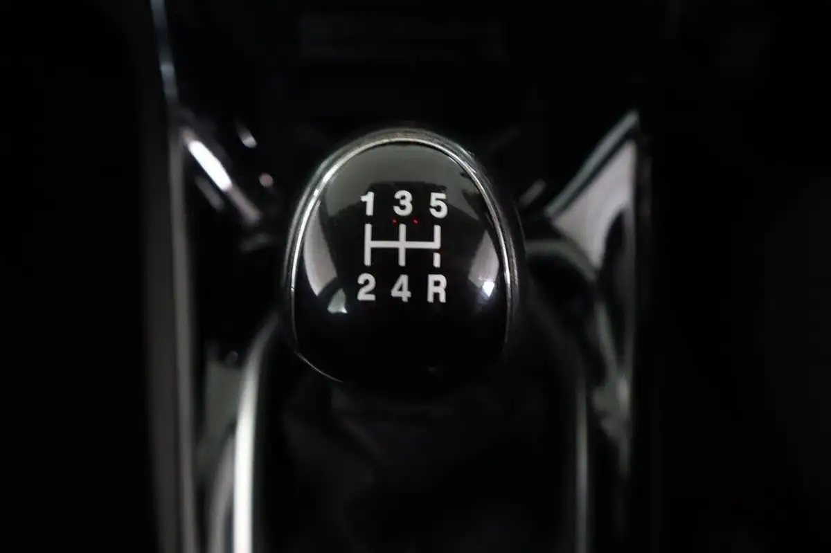 2016-ford-fiesta-125-zetec-5d-big-17