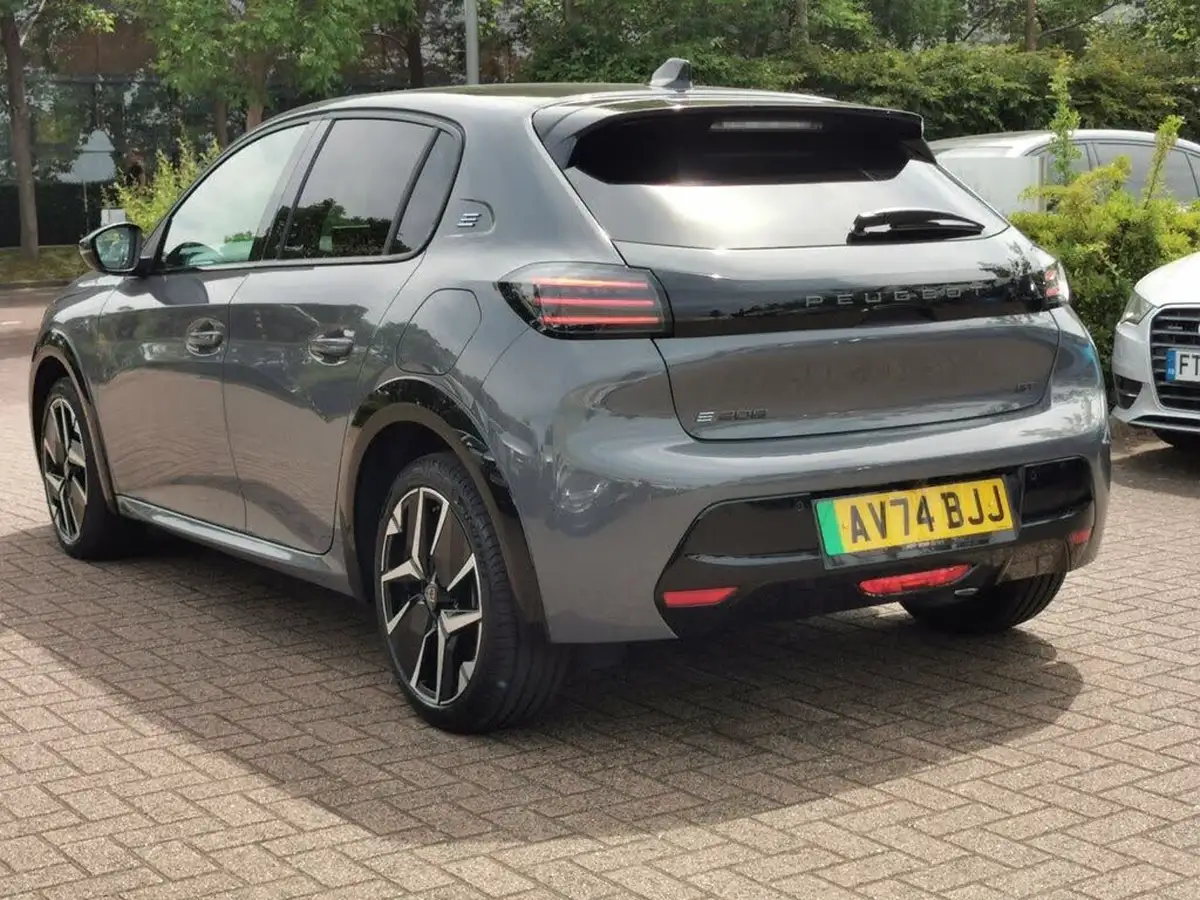 2024-peugeot-208-e-gt-156ps-51kwh-big-4