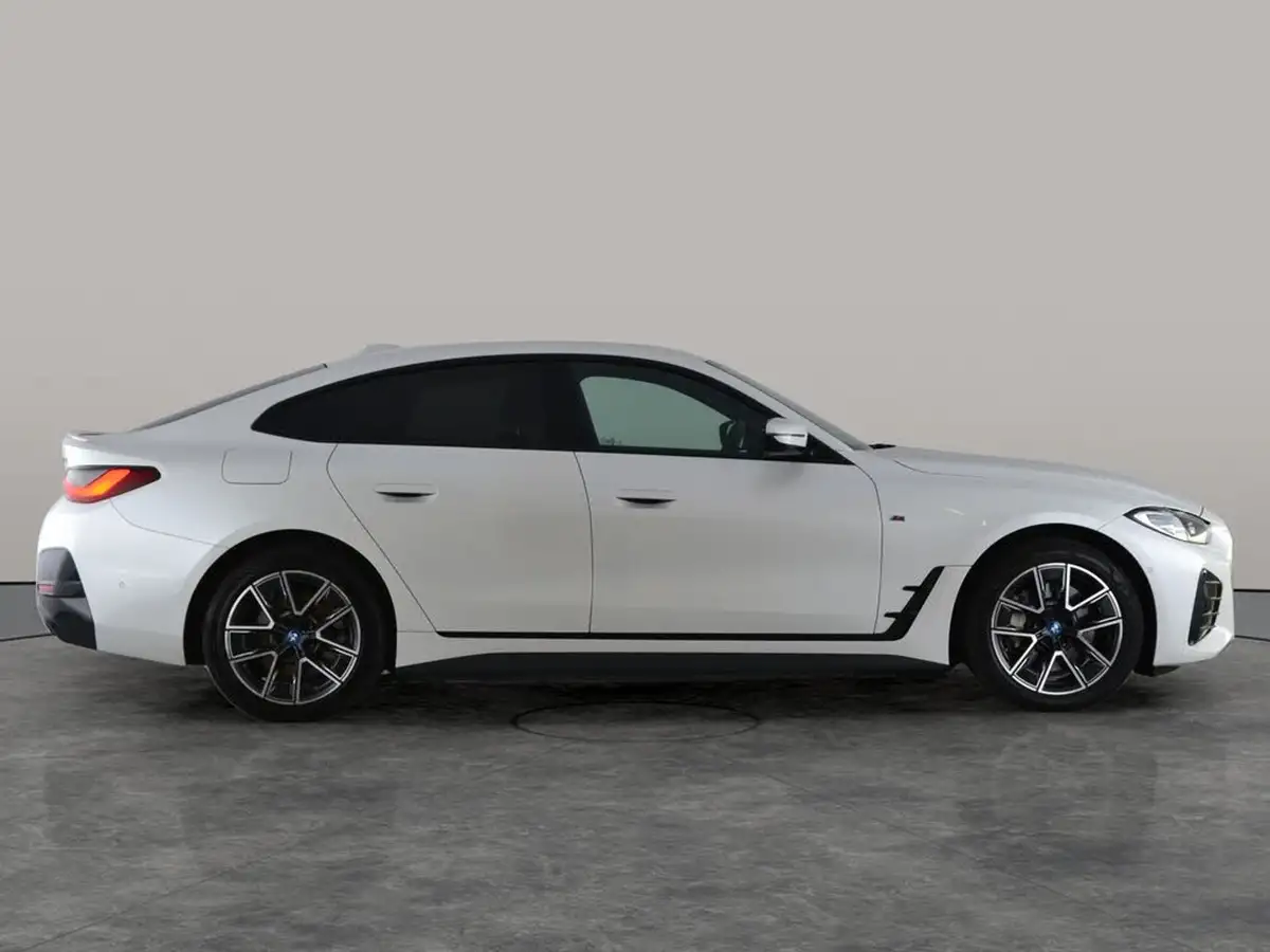 2022-bmw-i4-e-edrive40-m-sport-big-16