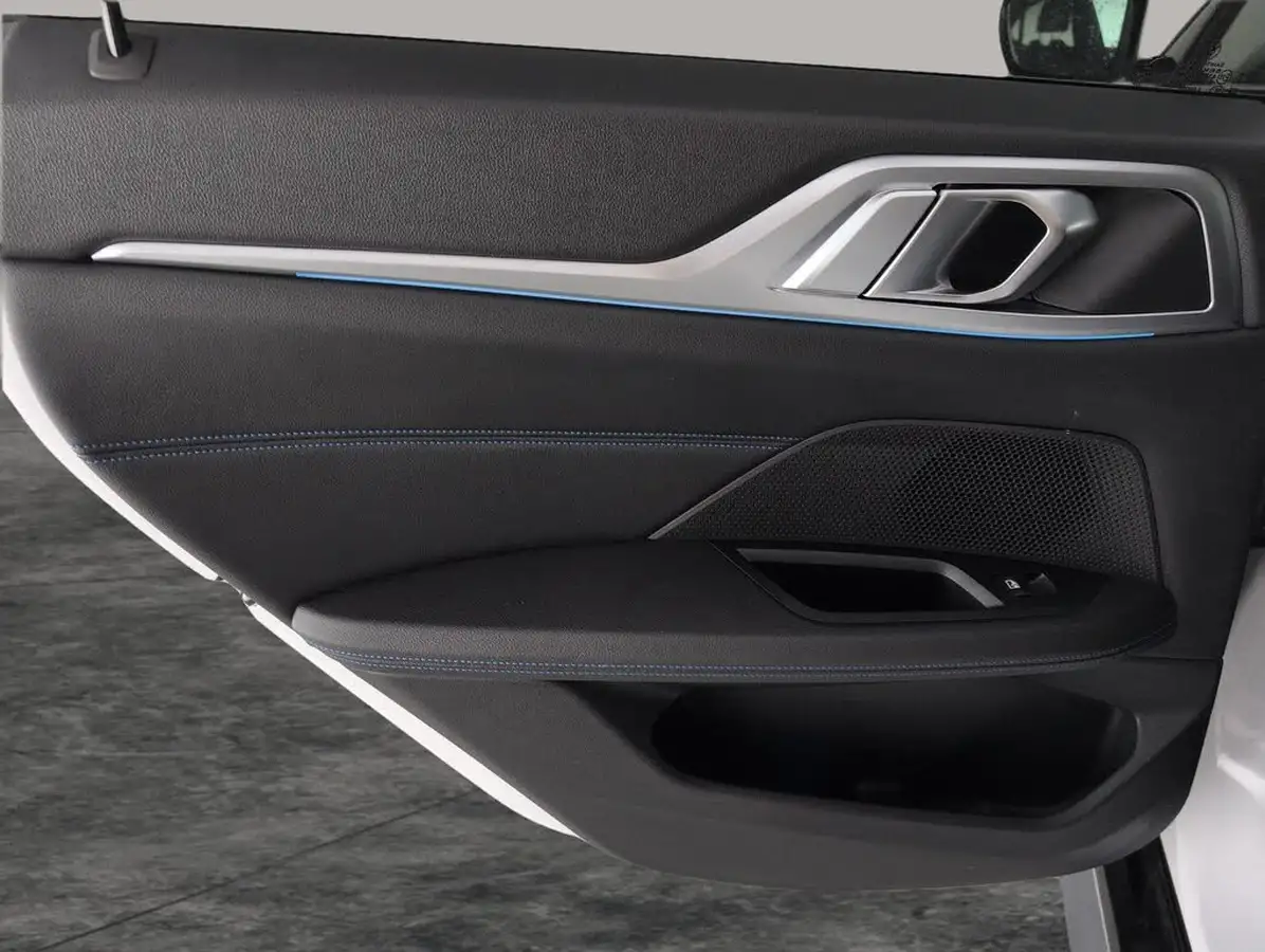 2022-bmw-i4-e-edrive40-m-sport-big-40