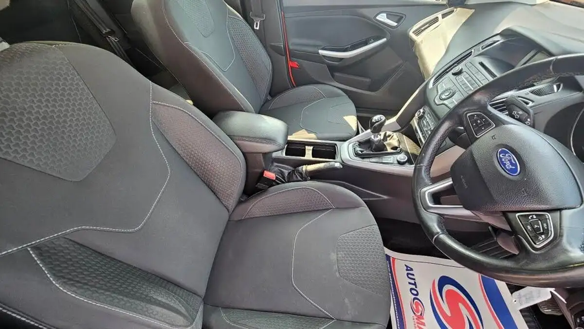 2015-ford-focus-10t-zetec-125ps-hatchback-big-34