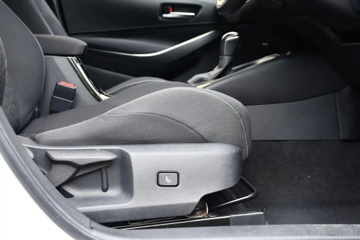 2020-toyota-corolla-18-vvt-i-icon-tech-spare-wheel-touring-sports-5d-big-49