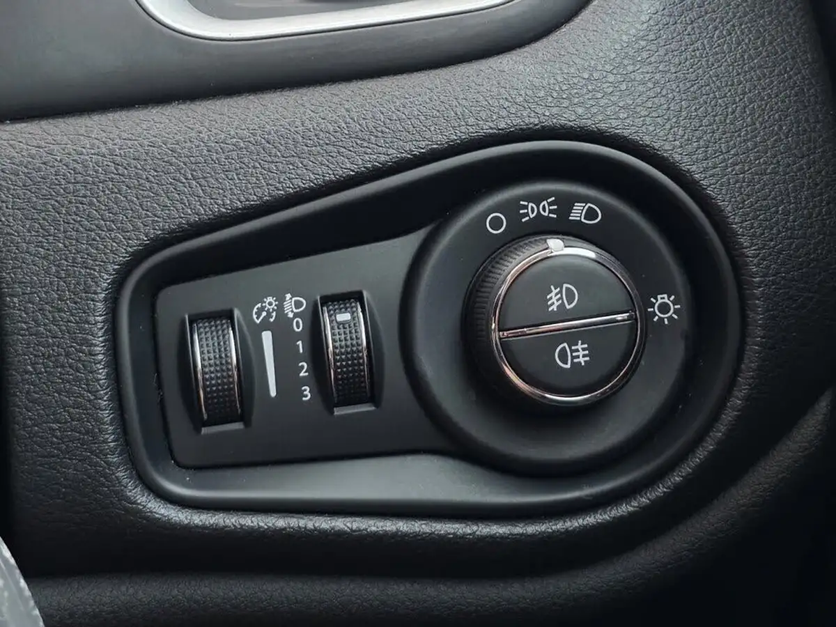2016-jeep-renegade-14-multiair-ii-longitude-big-32
