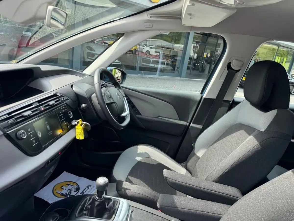 2015-citroen-c4-picasso-16bluehdi-vtr-120ps-big-18