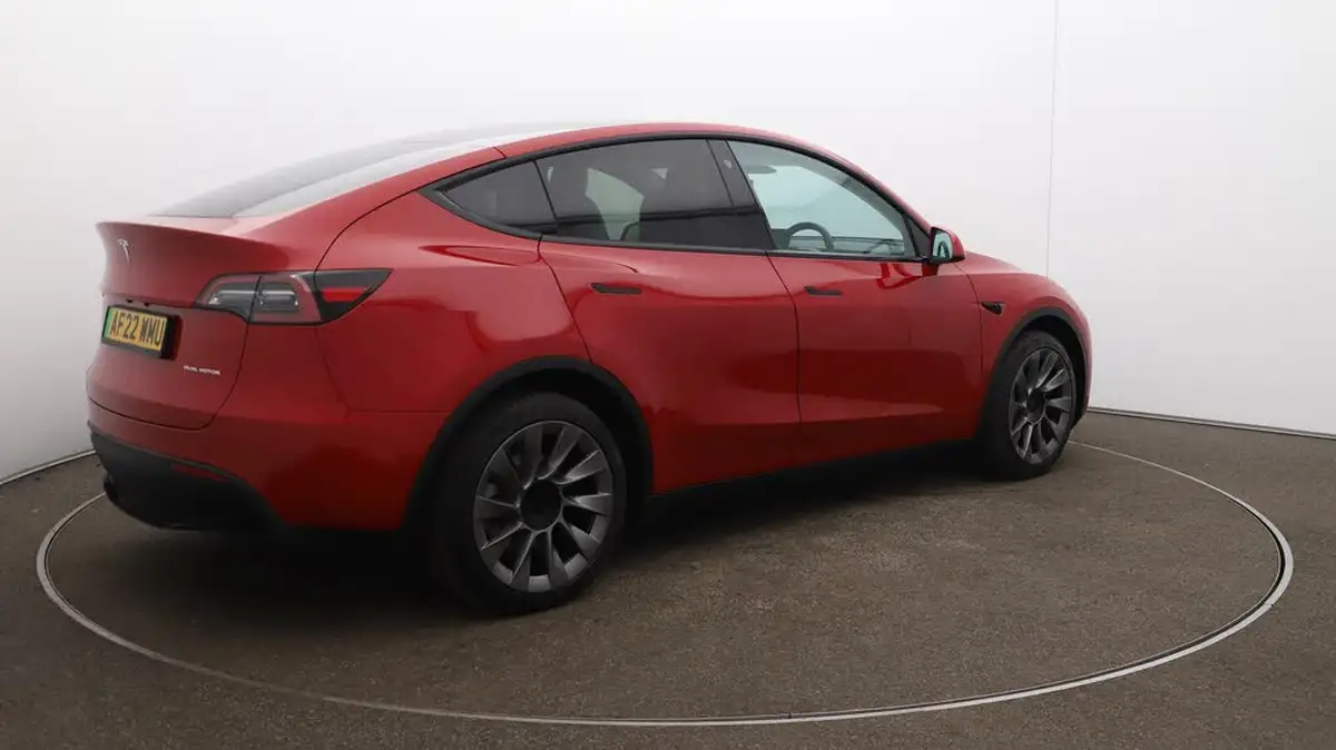 2022-tesla-model-y-e-long-range-big-52
