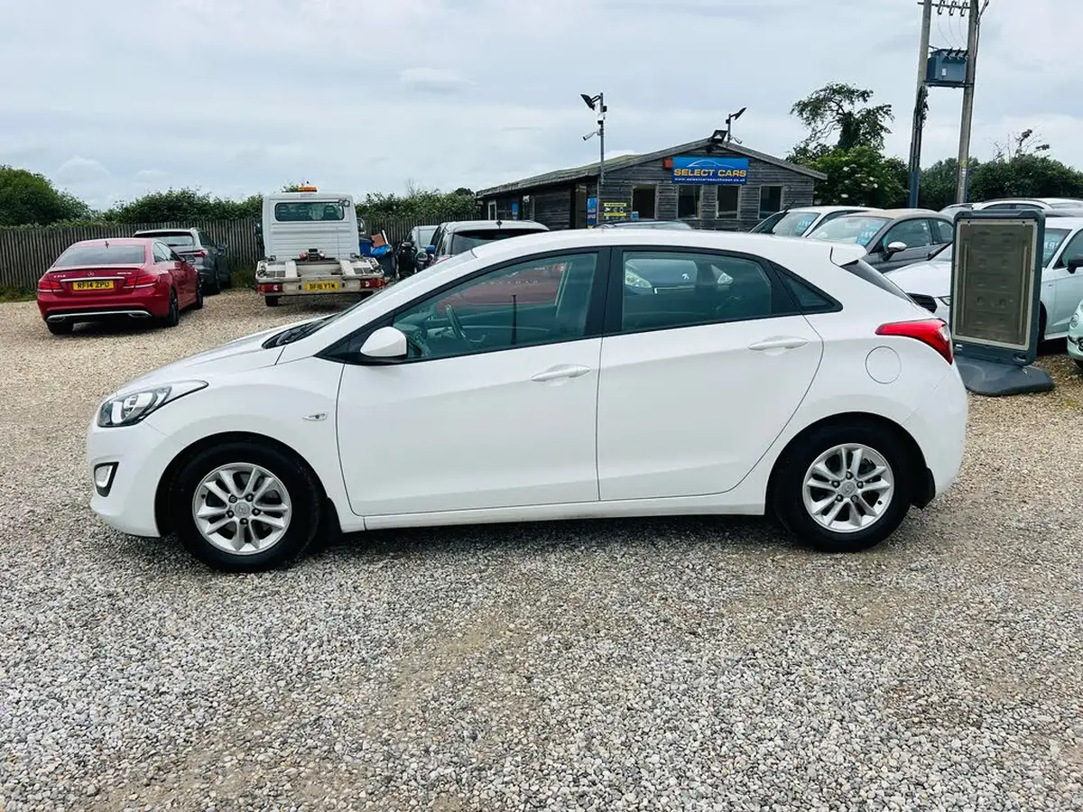 2013-hyundai-i30-16td-active-blue-drive-isg-big-5
