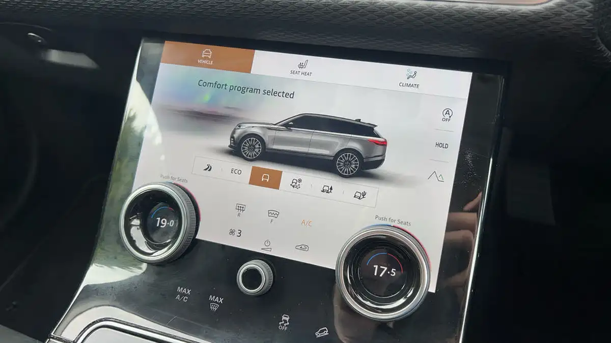 2022-land-rover-range-rover-velar-20-d200-velar-big-22