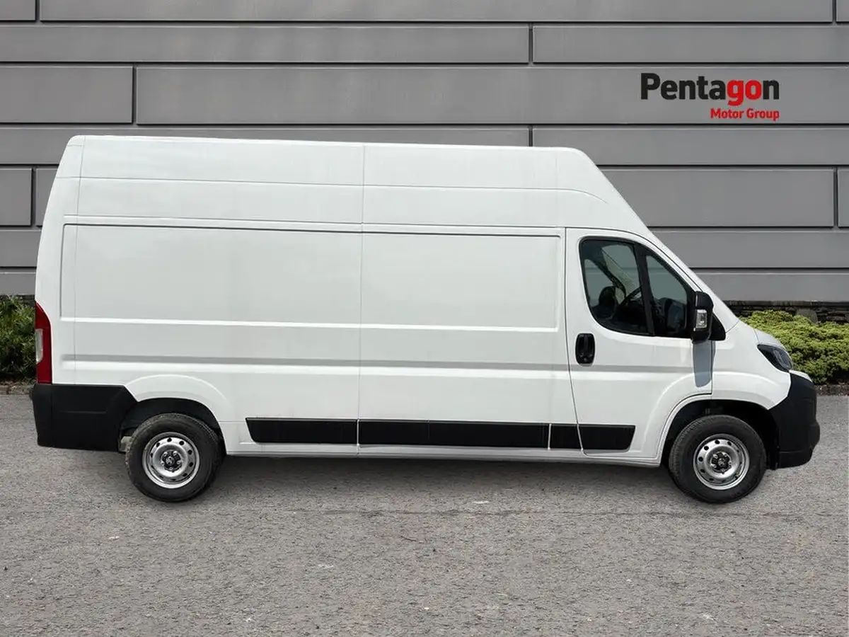 2024-vauxhall-movano-big-13