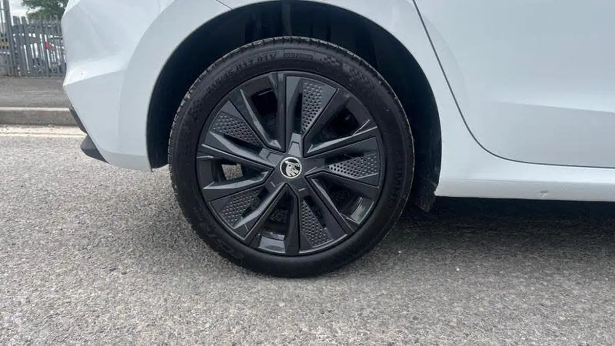 2024-skoda-fabia-10-tsi-colour-edition-116ps-big-11