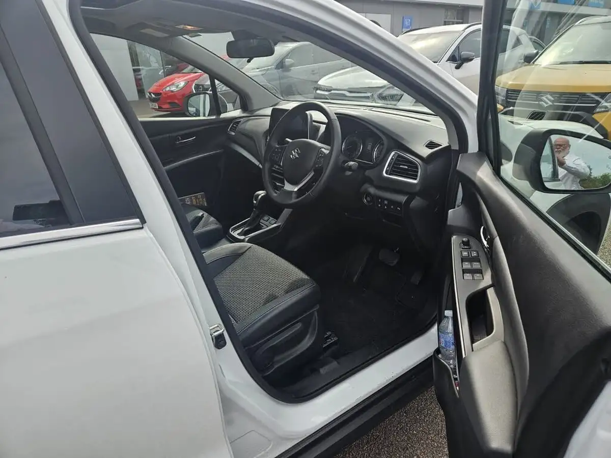 2025-suzuki-s-cross-15-ultra-allgrip-big-10
