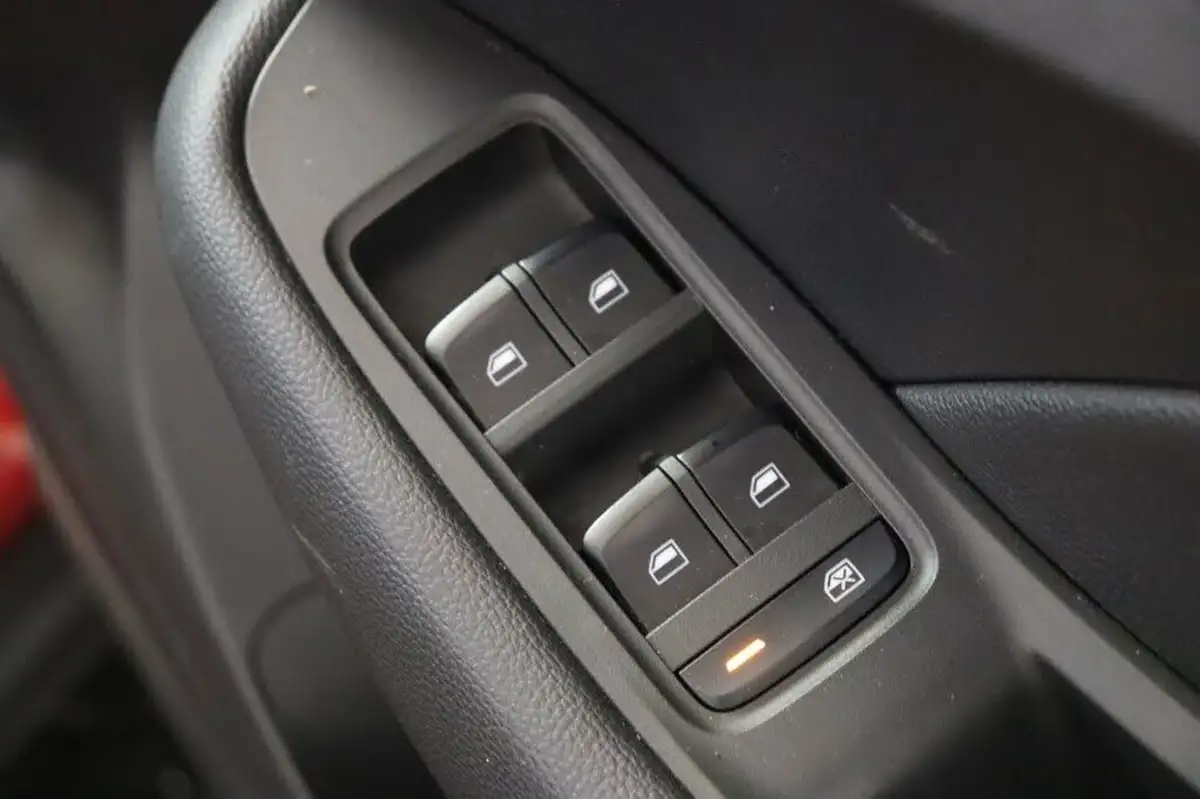2021-mg-zs-suv-e-exclusive-ev-big-32