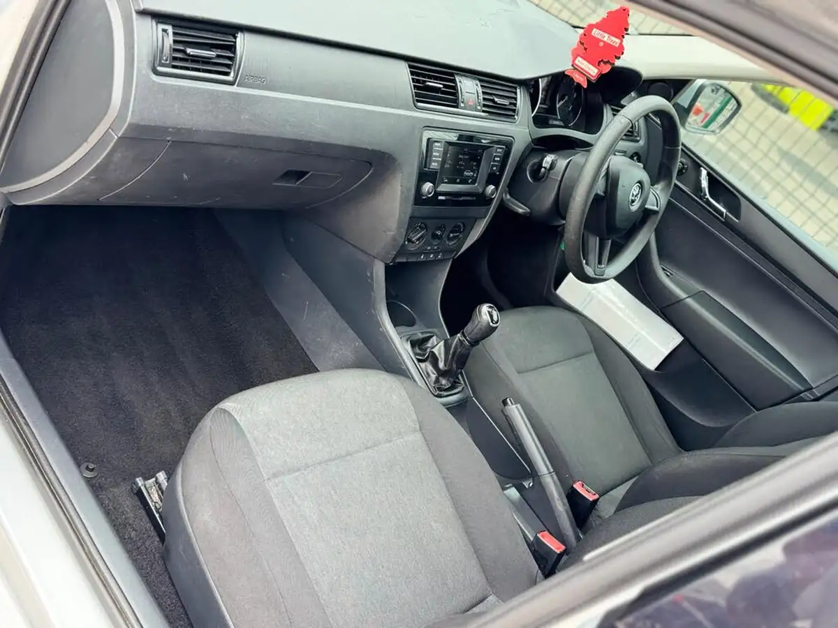 2016-skoda-rapid-spaceback-14tdi-s-big-7