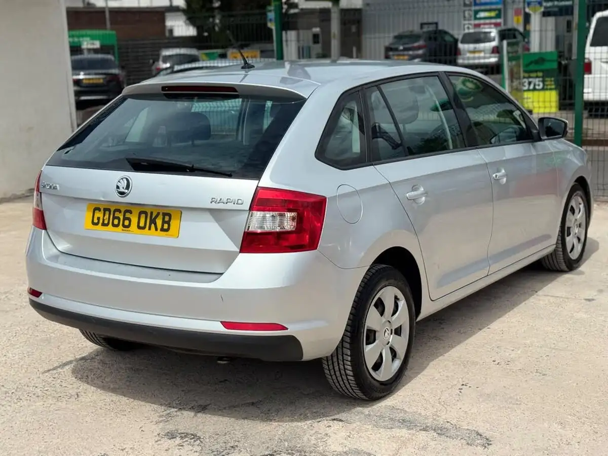 2016-skoda-rapid-spaceback-14tdi-s-big-31