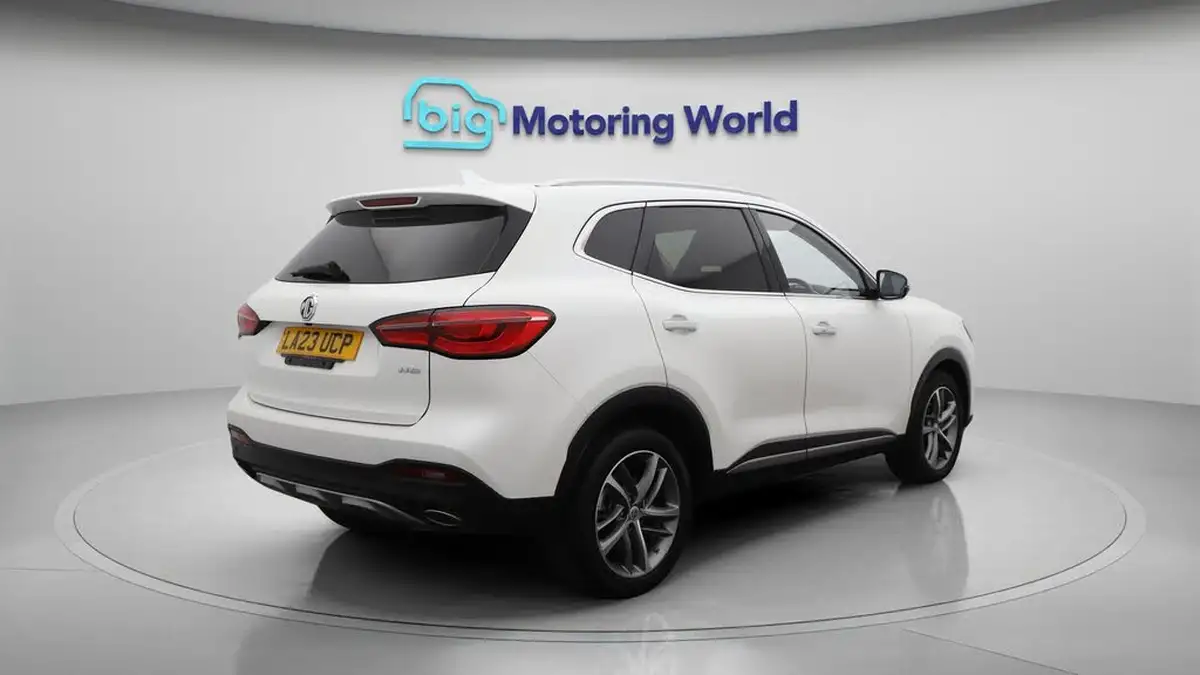 2023-mg-hs-15t-gdi-exclusive-162ps-dct-big-7