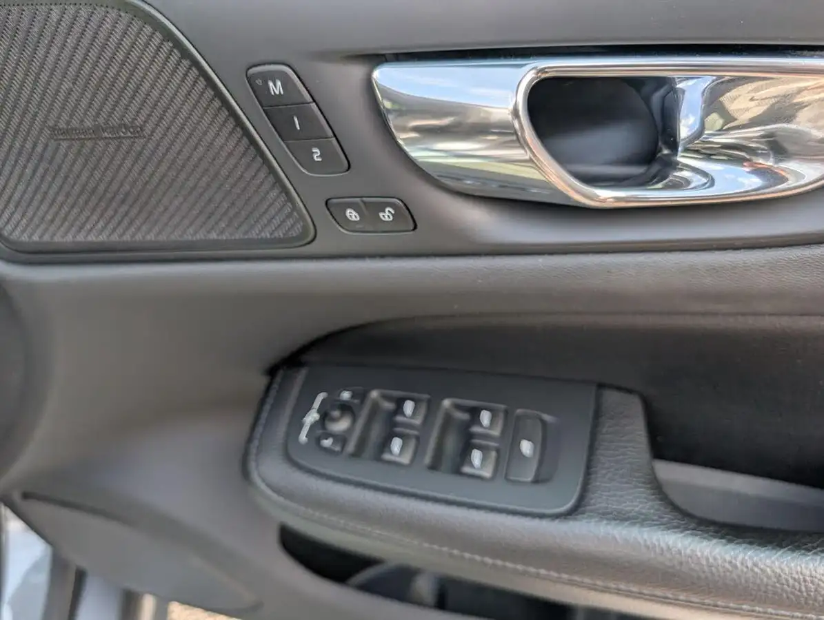 2019-volvo-v60-20td-d4-inscription-geartronic-big-35