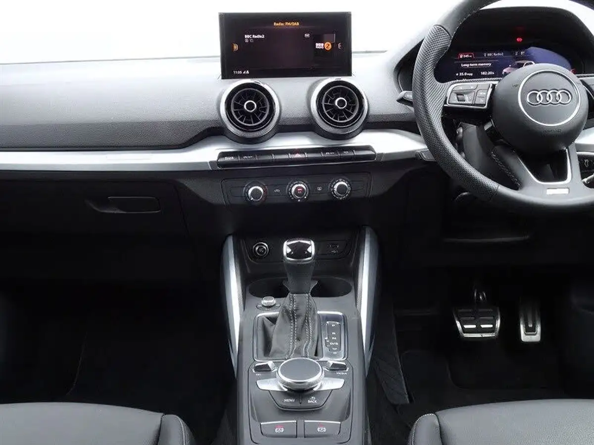 2023-audi-q2-15-35-tfsi-s-line-tronic-big-13