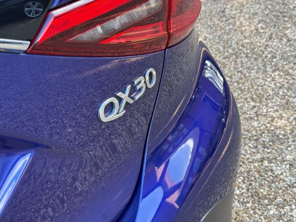 2019-infiniti-qx30-22d-luxe-big-42