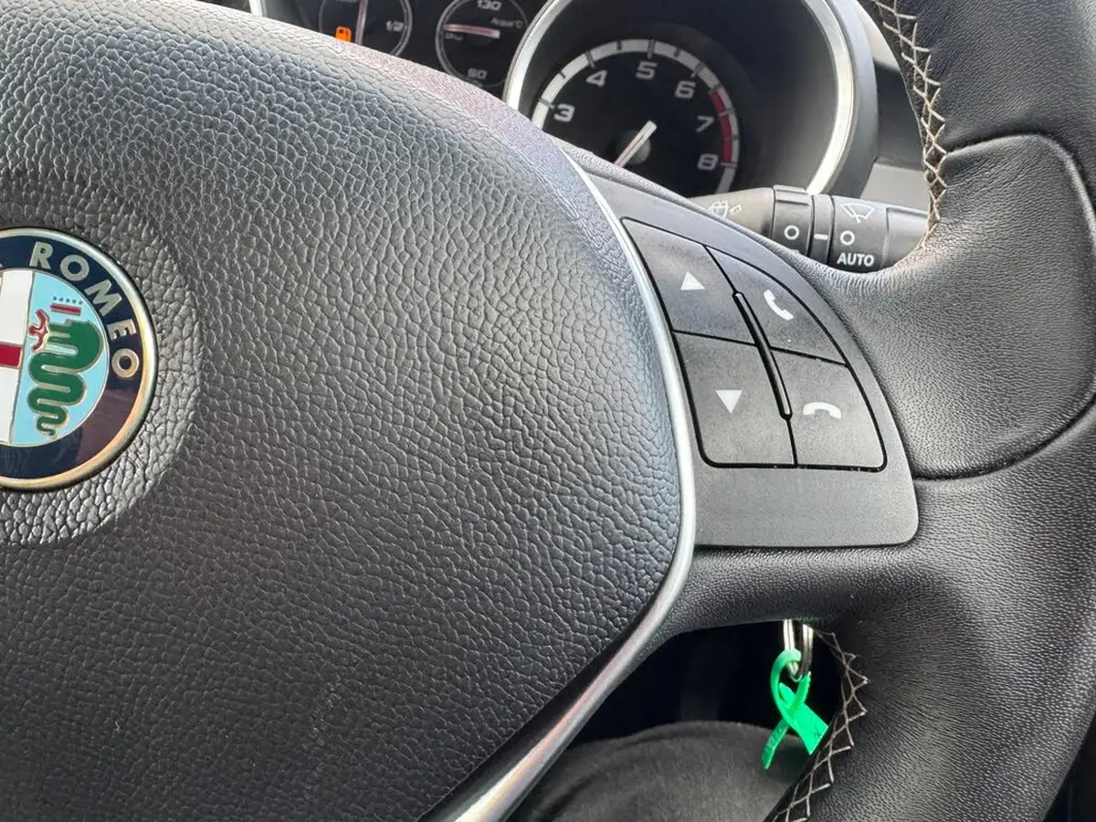 2015-alfa-romeo-giulietta-14-tb-qv-line-big-28