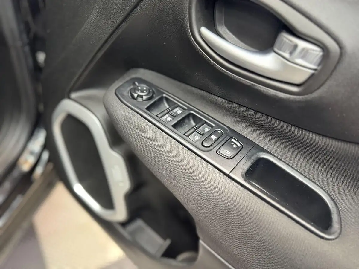 2018-jeep-renegade-10-gse-longitude-big-18