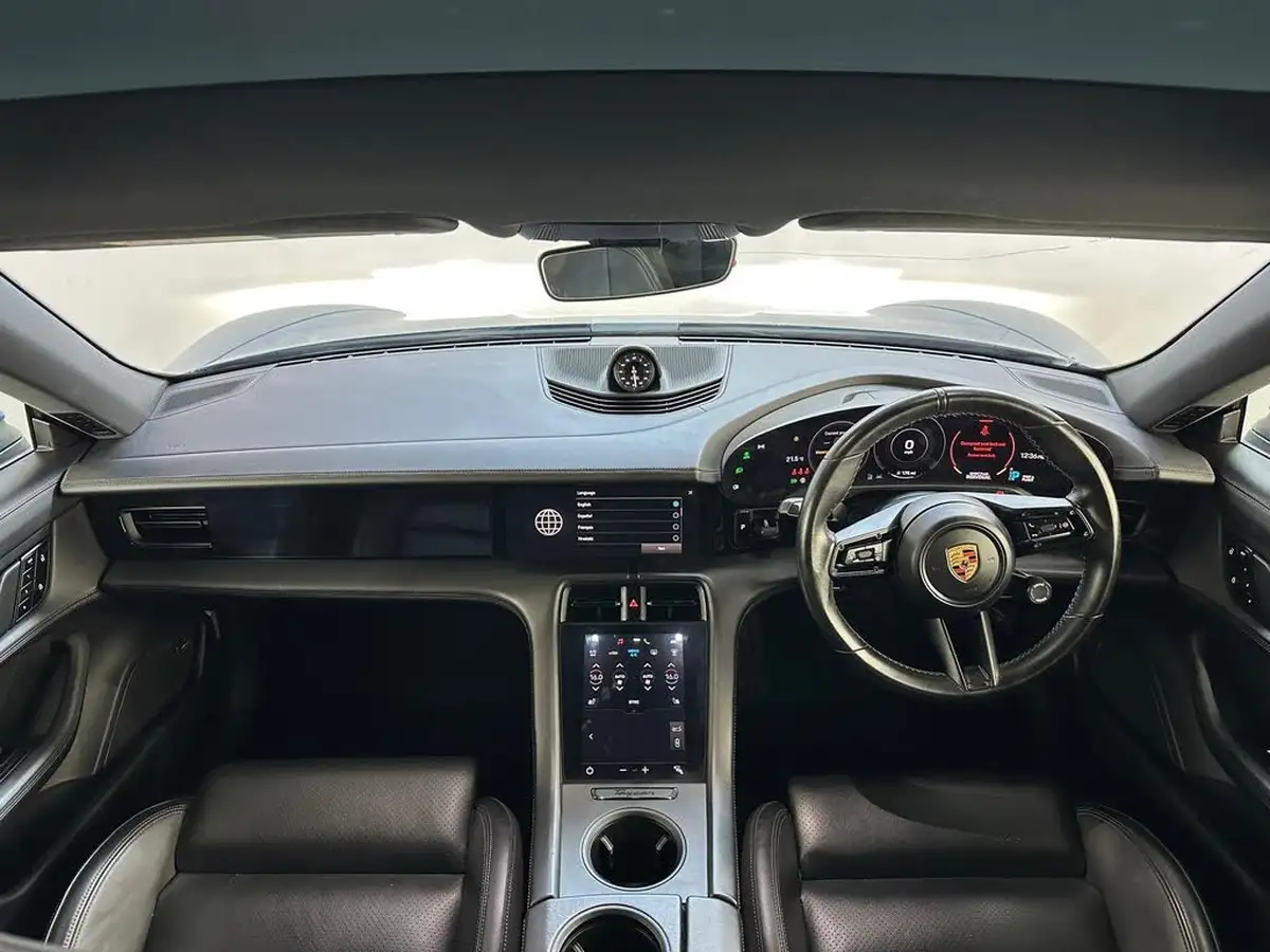 2021-porsche-taycan-e-base-476ps-performance-battery-plus-big-10