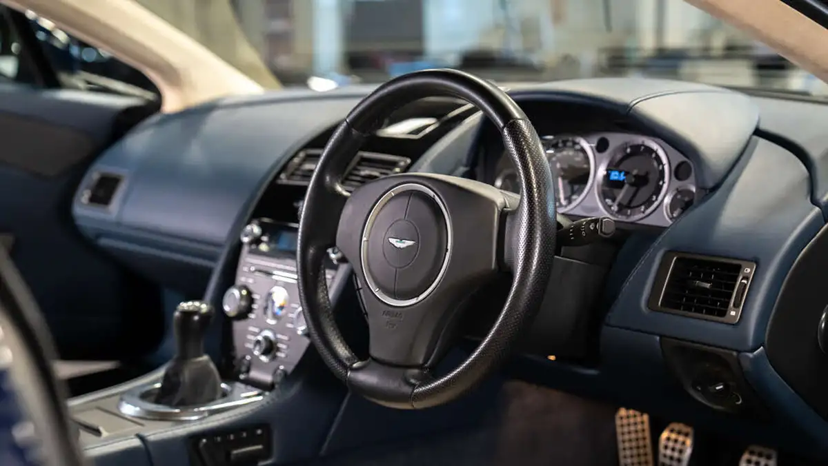 2013-aston-martin-vantage-47-coupe-big-8