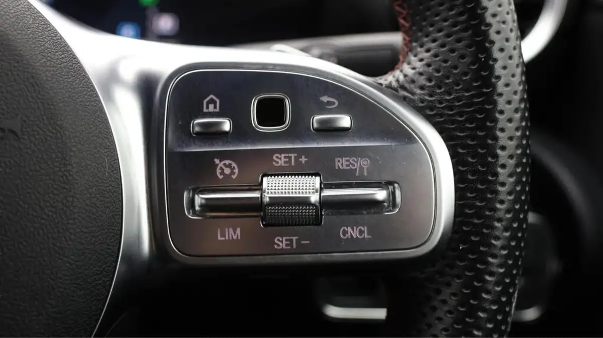 2019-mercedes-benz-a-class-20-a220-amg-line-hatchback-5d-big-23