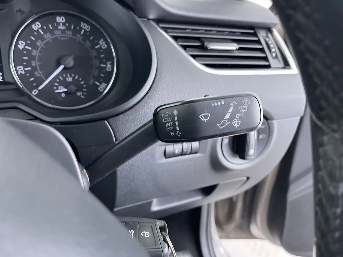 2015-skoda-octavia-20tdi-se-l-estate-big-53