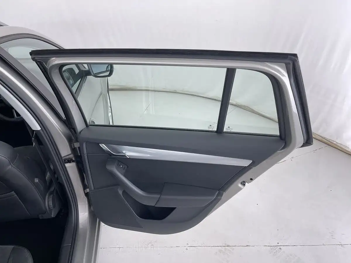 2015-skoda-octavia-20tdi-se-l-estate-big-29