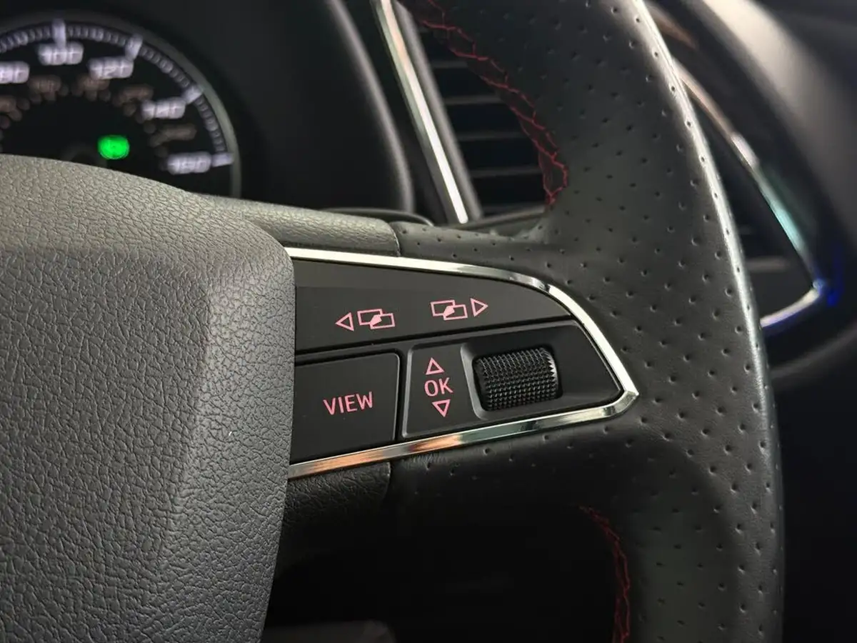 2019-seat-leon-20-tsi-fr-hatchback-big-25