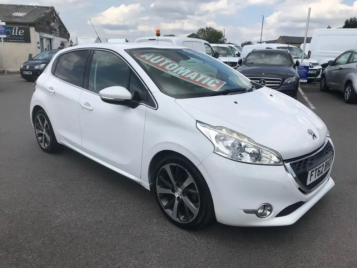 2012-peugeot-208-14td-allure-14e-hdi-ss-5d-egc-big-0