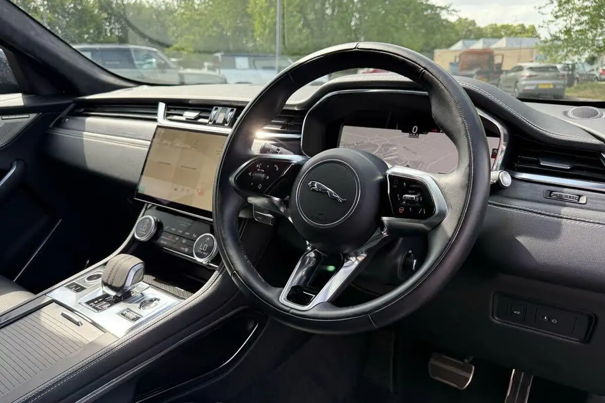 2023-jaguar-f-pace-30-d300-r-dynamic-hse-black-big-30