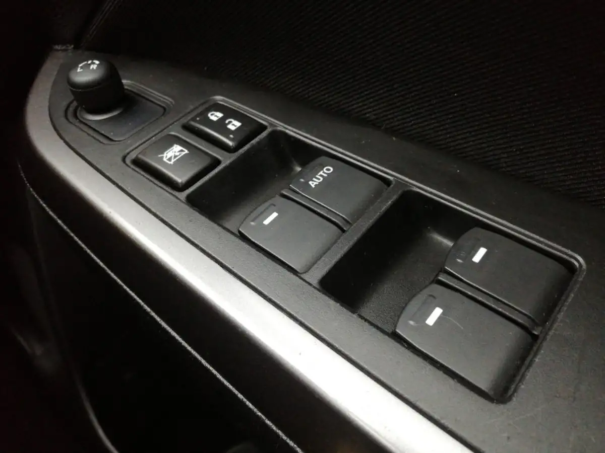 2017-renault-captur-09-dynamique-s-nav-big-14