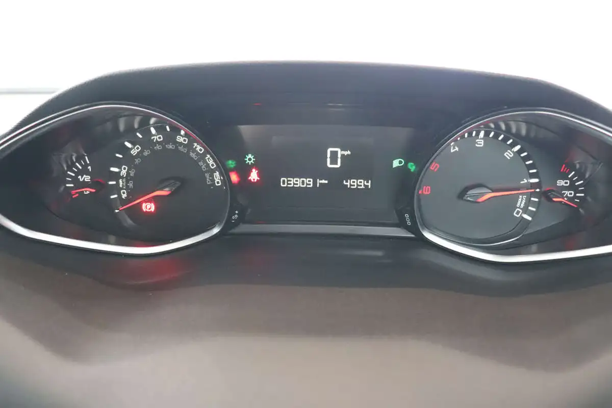 2018-peugeot-308-sw-15-bluehdi-active-15-bluehdi-130bhp-big-39