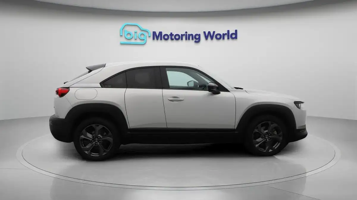 2021-mazda-mx-30-e-first-edition-big-8