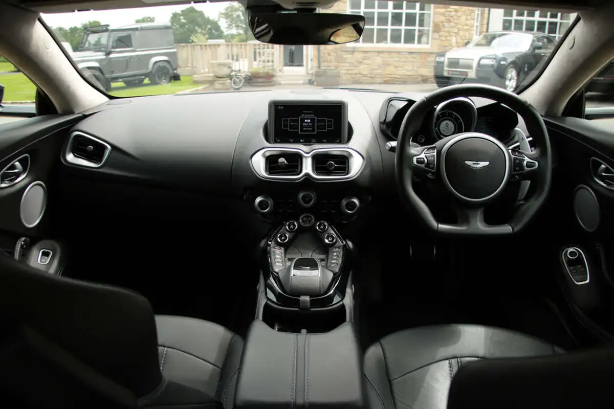 2019-aston-martin-vantage-40-v8-vantage-big-14