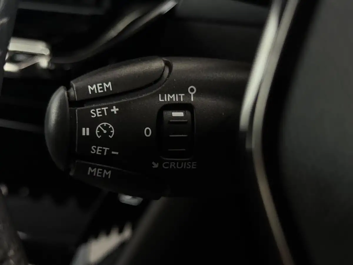2022-peugeot-208-12-puretech-allure-premium-100bhp-eat8-big-24