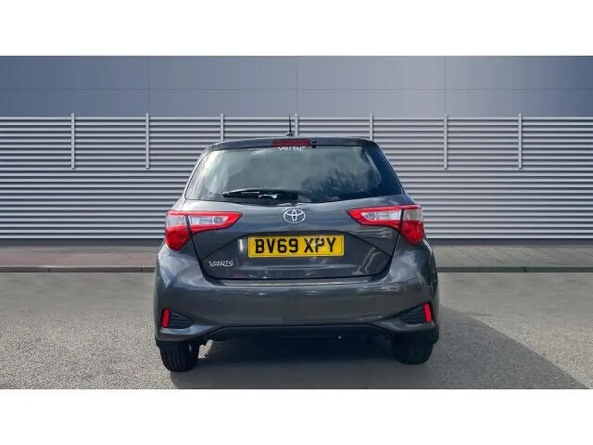 2019-toyota-yaris-15-vvt-i-icon-tech-111bhp-1496cc-big-5