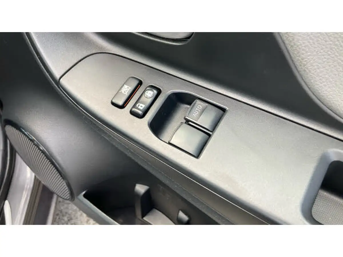 2019-toyota-yaris-15-vvt-i-icon-tech-111bhp-1496cc-big-29