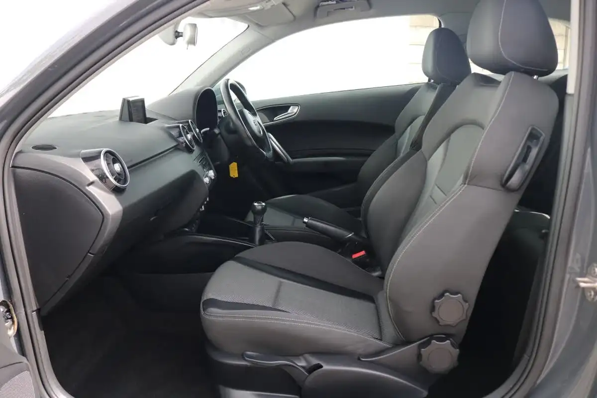 2017-audi-a1-14-tfsi-sport-hatchback-3d-big-15