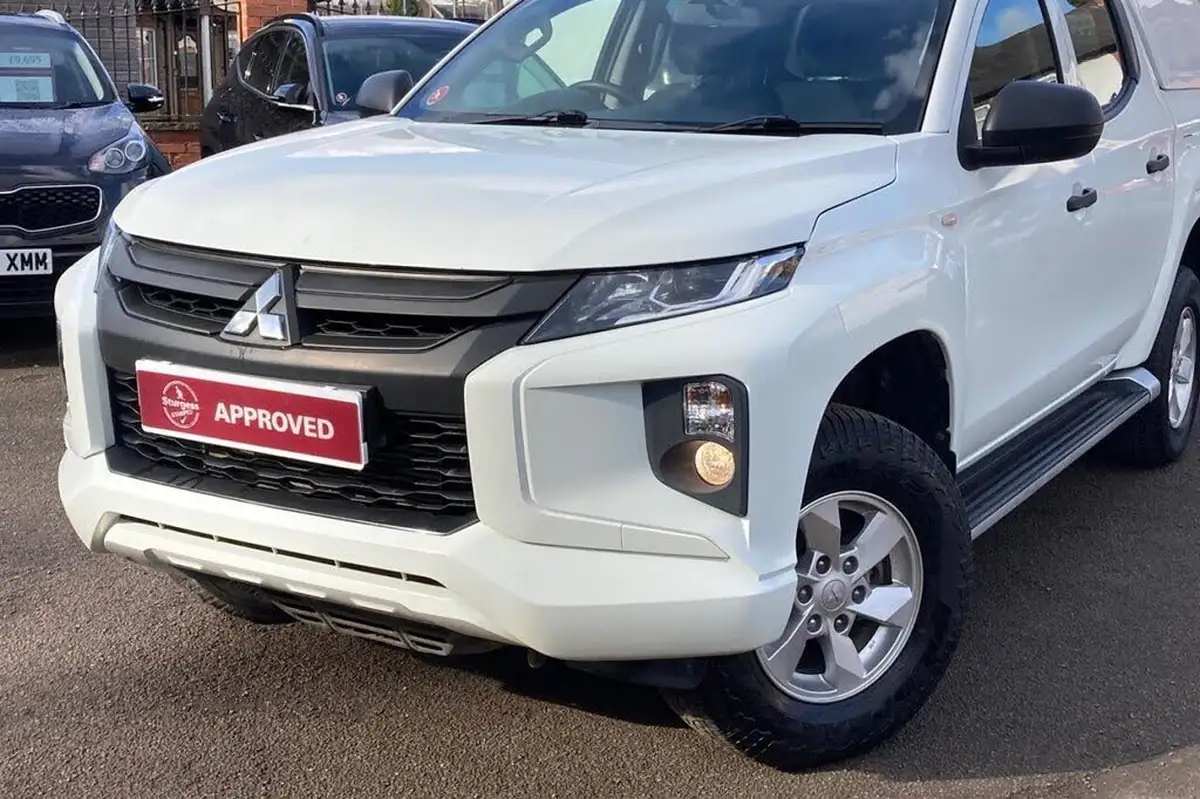 2021-mitsubishi-l200-22di-d-4-life-double-pickup-big-34