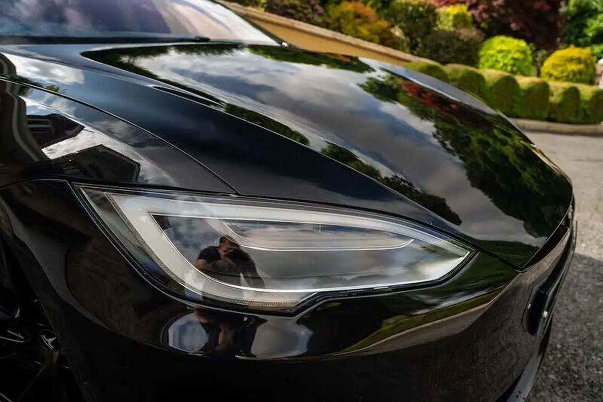 2017-tesla-model-s-e-90d-311kw-big-21